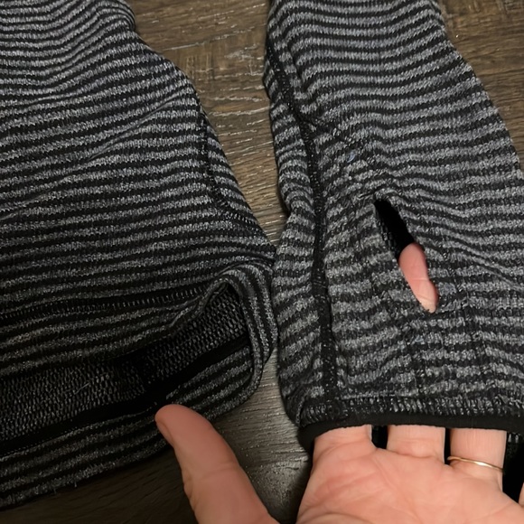 LULULEMON Run Turn Around Long Sleeve 8 - Picture 4 of 6